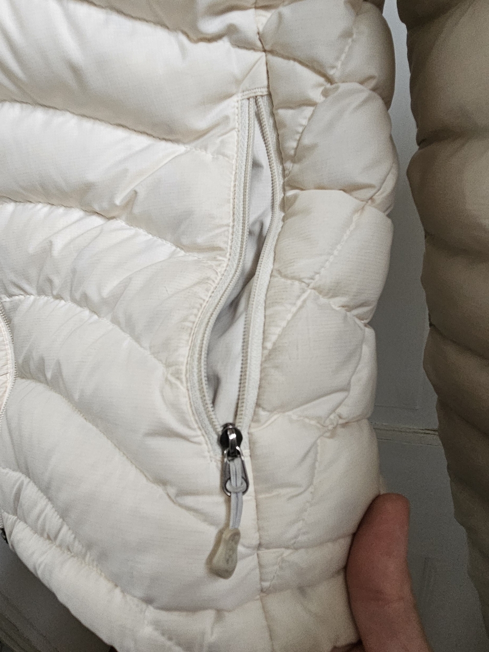 Patagonia Women's Down Puffer Jacket - Picture 4 of 10
